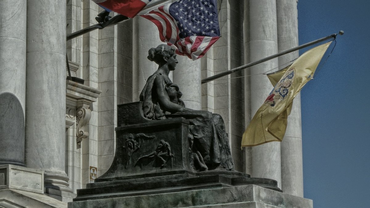 Stone courthouse columns